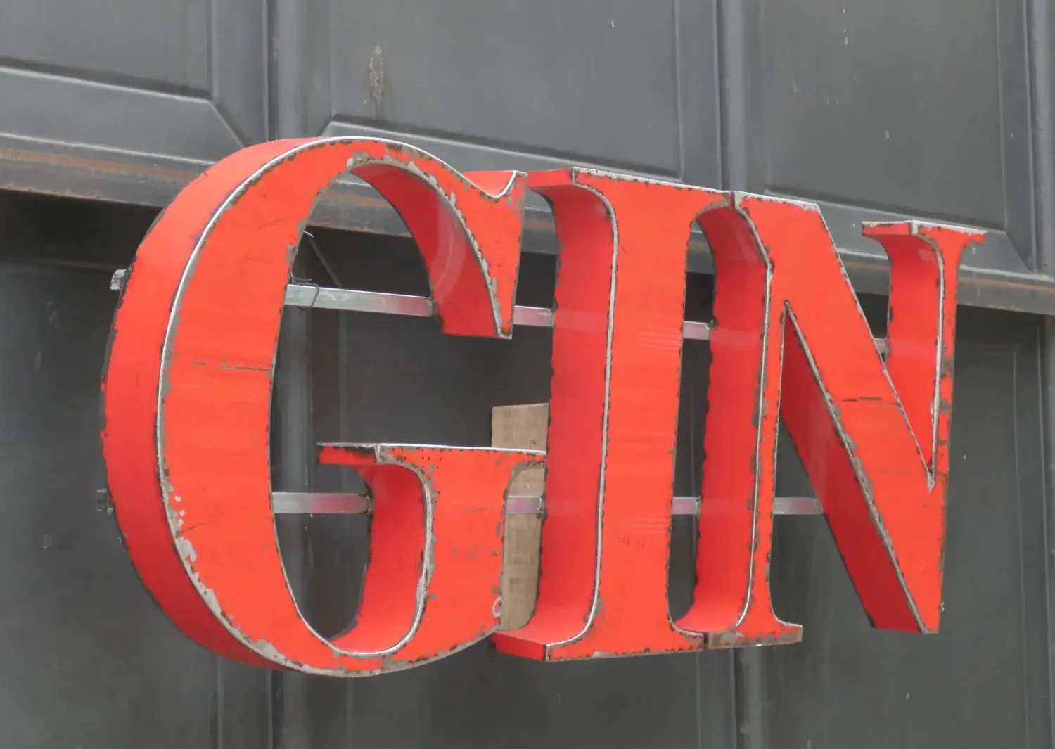  Product image 2 of the product “Capital Letters - GIN on metal frame Height about 50cm. open on the back side. red color letter. ”